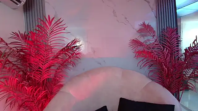 Snapshot of EvaHalsey chatting on December 3, 8:30 pm EvaHalsey online show from December 3, 8:30 pm