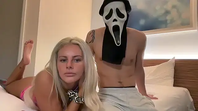 Snapshot of BendyBarbie chatting on November 2, 6:13 pm BendyBarbie online show from November 2, 6:13 pm