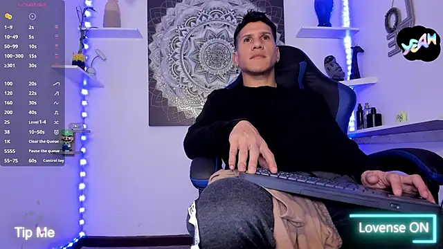 Snapshot of nakedfoam1 chatting on March 28, 1:28 am nakedfoam1 online show from March 28, 1:28 am