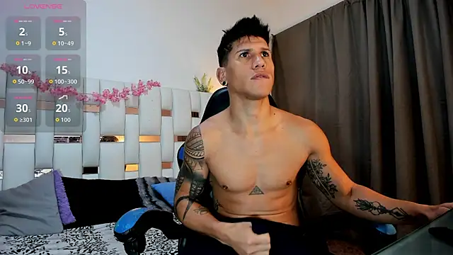 Snapshot of nakedfoam1 chatting on March 11, 12:43 pm nakedfoam1 online show from March 11, 12:43 pm