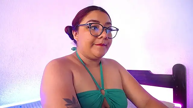 Snapshot of MeghanBurn chatting on June 1, 2:50 pm MeghanBurn online show from June 1, 2:50 pm