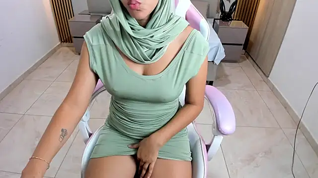 Snapshot of Maysa_badawi chatting on January 25, 10:18 pm Maysa badawi online show from January 25, 10:18 pm