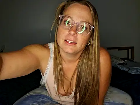 Snapshot of MrandMrsPooks chatting on September 27, 7:03 am MrandMrsPooks online show from September 27, 7:03 am