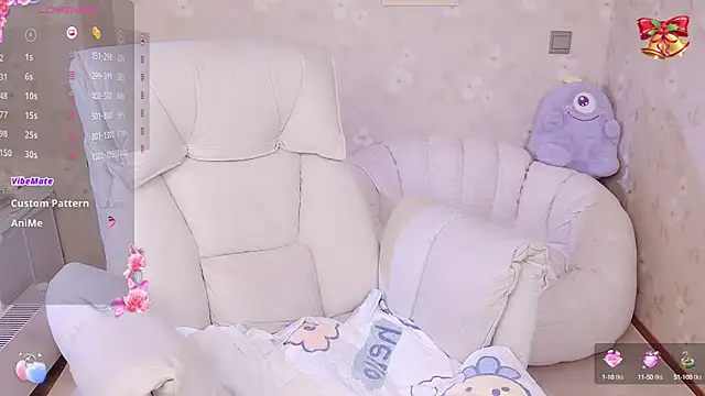 Snapshot of small_bell chatting on March 14, 4:32 am small bell online show from March 14, 4:32 am