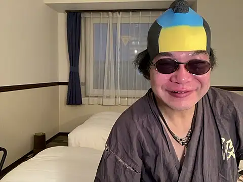 r xyz01 online show from January 11, 8:10 am