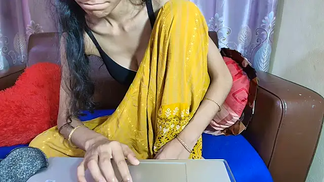 Snapshot of Srabontii chatting on February 19, 11:34 pm Srabontii online show from February 19, 11:34 pm