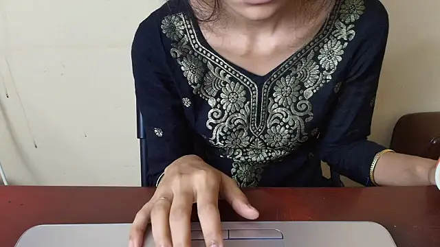 Snapshot of Srabontii chatting on November 24, 1:05 am Srabontii online show from November 24, 1:05 am