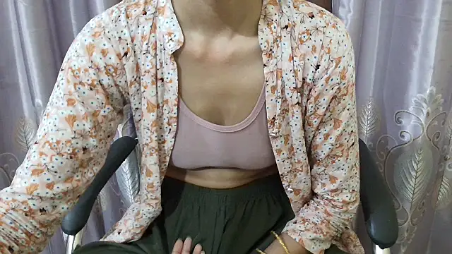 Snapshot of Srabontii chatting on October 29, 3:11 pm Srabontii online show from October 29, 3:11 pm