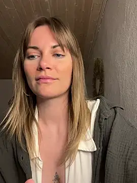 Snapshot of Milla__one chatting on March 11, 5:13 pm Milla one online show from March 11, 5:13 pm