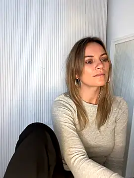 Snapshot of Milla__one chatting on November 17, 10:52 am Milla one online show from November 17, 10:52 am