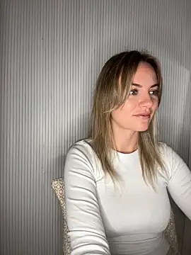 Snapshot of Milla__one chatting on October 13, 4:47 am Milla one online show from October 13, 4:47 am