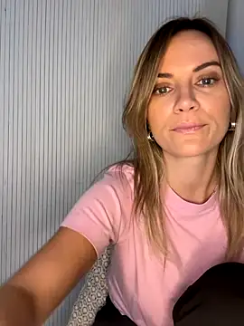 Snapshot of Milla__one chatting on November 28, 10:26 am Milla one online show from November 28, 10:26 am