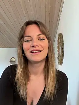 Snapshot of Milla__one chatting on March 6, 7:58 am Milla one online show from March 6, 7:58 am