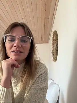 Snapshot of Milla__one chatting on February 18, 8:05 am Milla one online show from February 18, 8:05 am