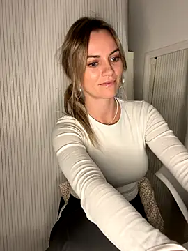 Snapshot of Milla__one chatting on November 13, 4:44 pm Milla one online show from November 13, 4:44 pm