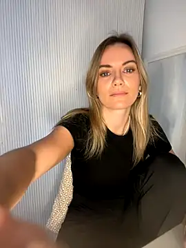 Snapshot of Milla__one chatting on December 2, 9:55 am Milla one online show from December 2, 9:55 am