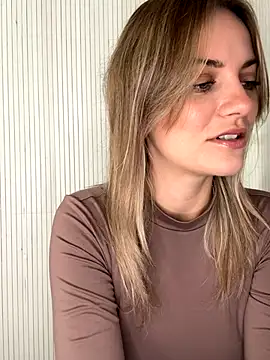 Snapshot of Milla__one chatting on October 14, 6:47 am Milla one online show from October 14, 6:47 am