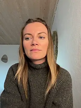 Snapshot of Milla__one chatting on March 4, 4:30 pm Milla one online show from March 4, 4:30 pm