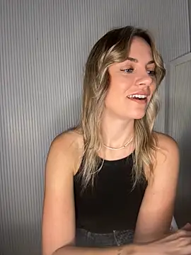 Snapshot of Milla__one chatting on October 20, 7:20 am Milla one online show from October 20, 7:20 am