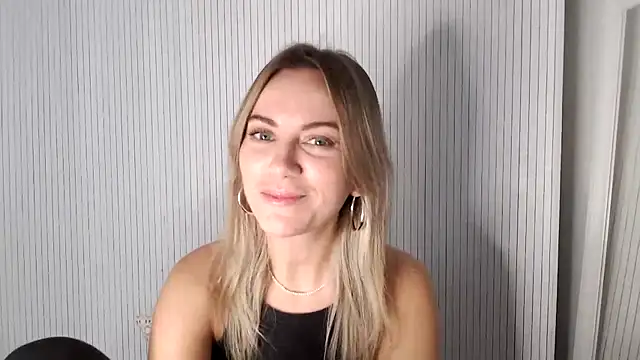 Snapshot of Milla__one chatting on November 10, 8:19 am Milla one online show from November 10, 8:19 am