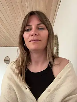 Snapshot of Milla__one chatting on March 10, 2:26 pm Milla one online show from March 10, 2:26 pm