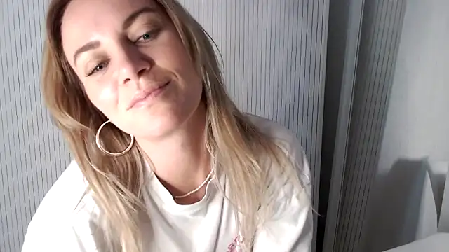 Snapshot of Milla__one chatting on November 12, 1:59 pm Milla one online show from November 12, 1:59 pm