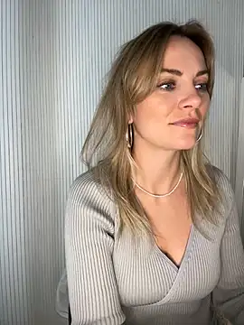 Snapshot of Milla__one chatting on September 22, 10:32 am Milla one online show from September 22, 10:32 am