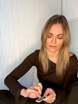 Snapshot of Milla__one chatting on December 1, 8:37 am Milla one online show from December 1, 8:37 am