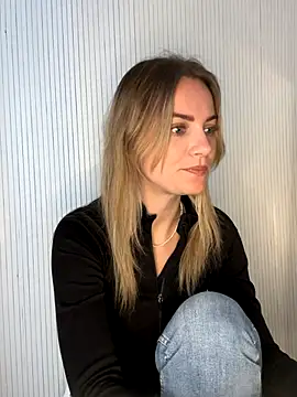 Snapshot of Milla__one chatting on December 3, 9:53 am Milla one online show from December 3, 9:53 am