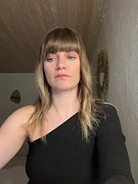 Snapshot of Milla__one chatting on February 13, 4:39 pm Milla one online show from February 13, 4:39 pm