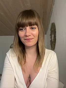 Snapshot of Milla__one chatting on February 11, 11:31 am Milla one online show from February 11, 11:31 am