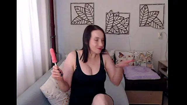 pepper milf online show from June 17, 3:00 pm