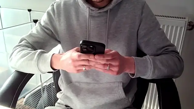 Snapshot of ElViko11 chatting on February 14, 2:44 pm ElViko11 online show from February 14, 2:44 pm