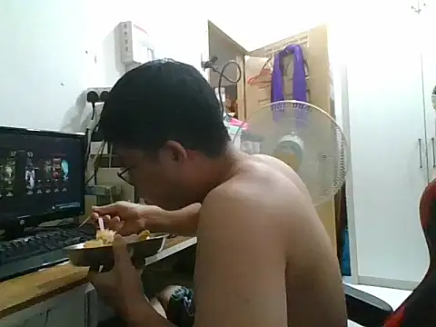 Snapshot of shyboymasturbation chatting on January 27, 11:32 am shyboymasturbation online show from January 27, 11:32 am