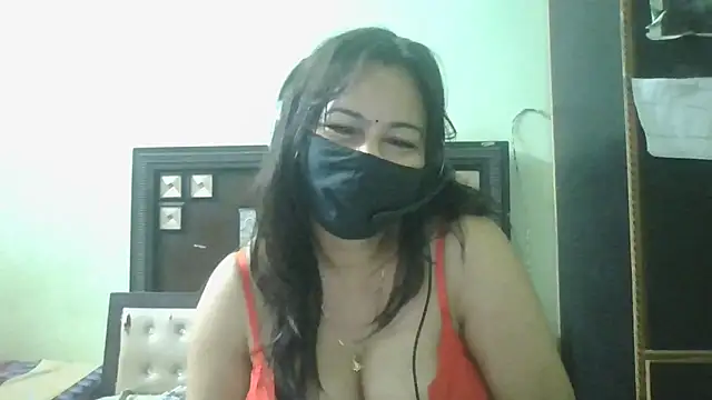 couplesuni online show from May 7, 3:11 am