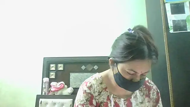 couplesuni online show from March 15, 7:04 am