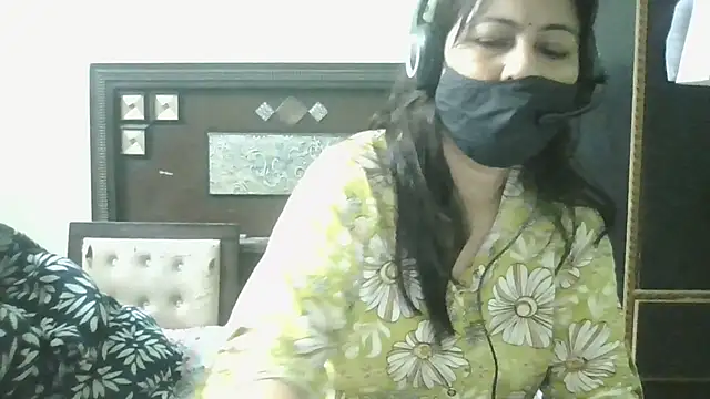 couplesuni online show from May 18, 2:23 am