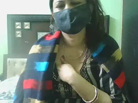 couplesuni online show from February 5, 5:09 am