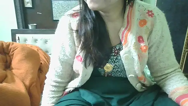 couplesuni online show from November 29, 11:10 am