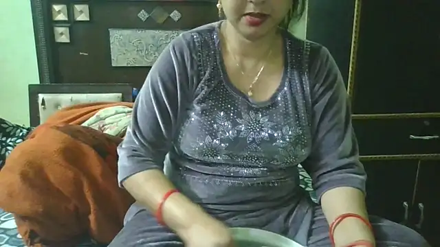 couplesuni online show from February 22, 7:00 am