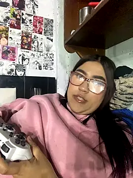 Snapshot of dafne19_ chatting on December 17, 5:45 am dafne19 online show from December 17, 5:45 am