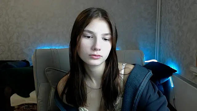 Snapshot of AnaHoney chatting on February 18, 1:10 am AnaHoney online show from February 18, 1:10 am