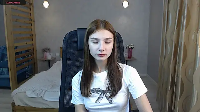Snapshot of AnaHoney chatting on September 27, 2:18 am AnaHoney online show from September 27, 2:18 am