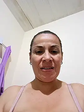 Snapshot of Zaralu_ chatting on February 6, 3:27 am Zaralu online show from February 6, 3:27 am