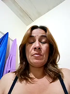 Snapshot of Zaralu_ chatting on February 20, 2:07 am Zaralu online show from February 20, 2:07 am