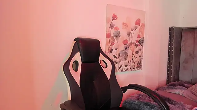 Alaia Cute online show from December 5, 3:05 am