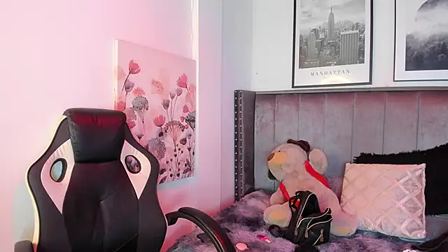 Alaia Cute online show from October 4, 3:46 pm