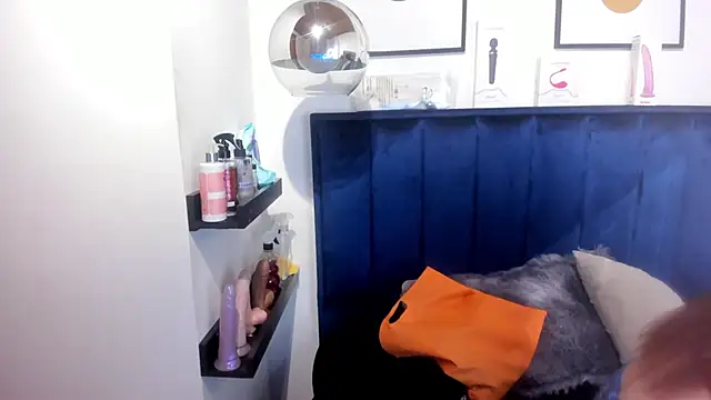 Alaia Cute online show from April 10, 3:13 am