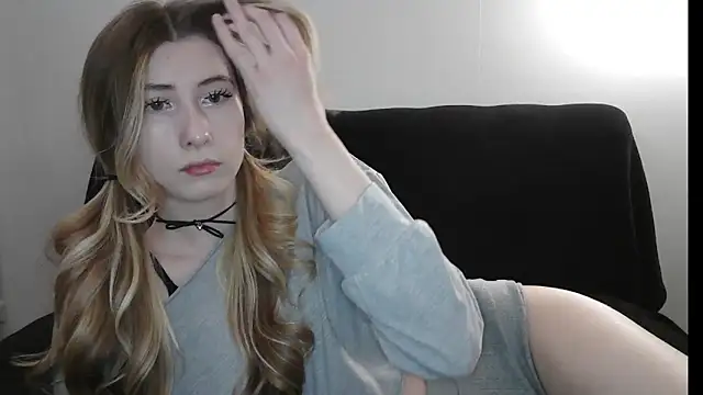 Snapshot of ErikaShyy chatting on April 20, 11:57 am ErikaShyy online show from April 20, 11:57 am