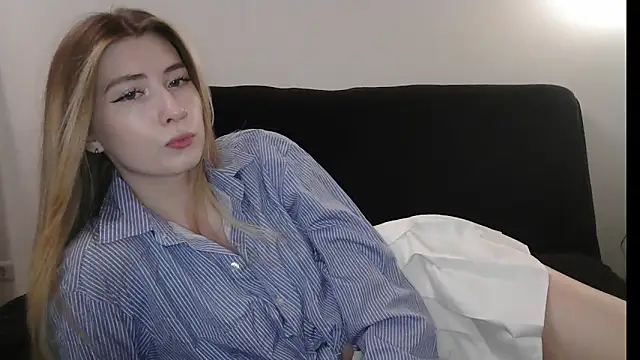 ErikaShyy online show from March 4, 10:56 am